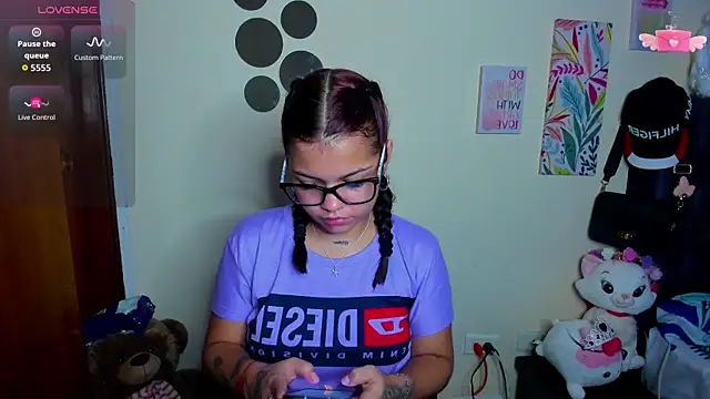 Emma boo online show from November 2025 01:44:02 PM