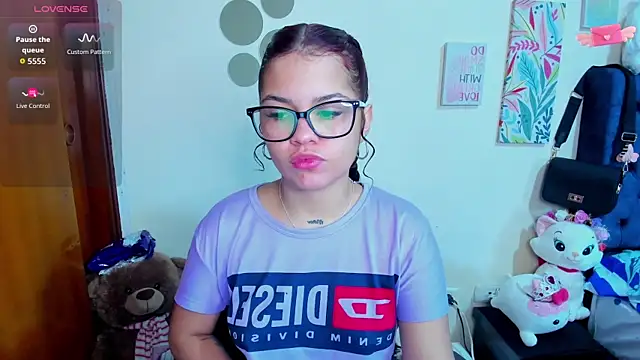 Emma boo online show from November 2025 04:43:02 PM