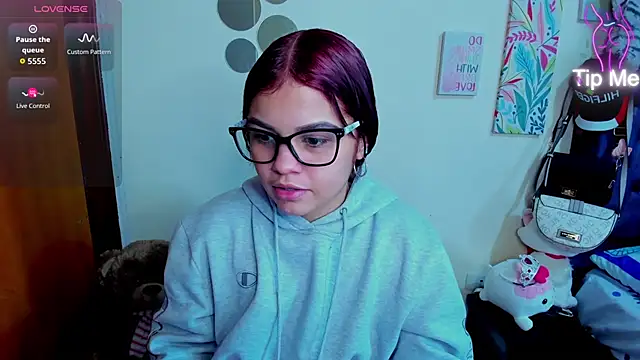 Emma boo online show from December 2025 07:08:01 PM