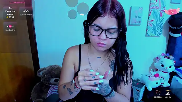 Emma boo online show from November 2025 01:58:02 PM