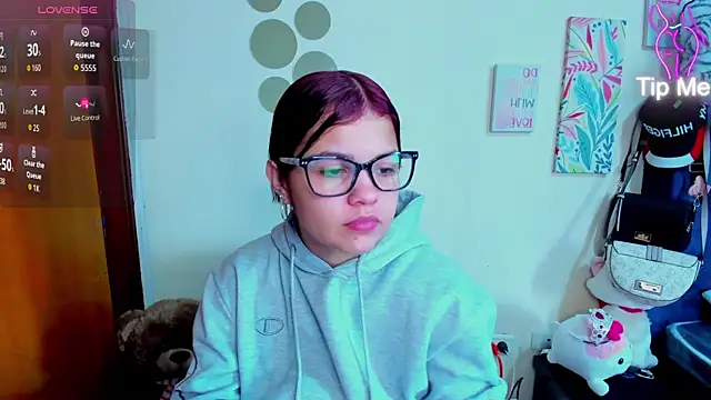 Emma boo online show from December 2025 07:31:01 PM