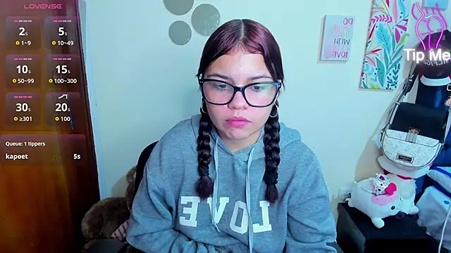 Emma boo online show from December 2025 07:35:01 PM