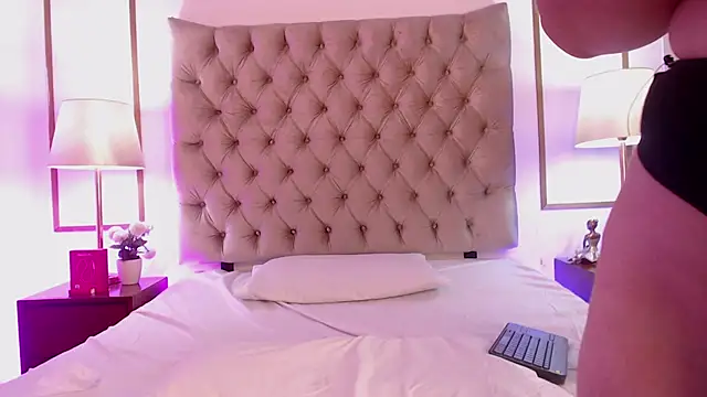 ViolettConnor-x online show from December 2025 07:59:02 PM