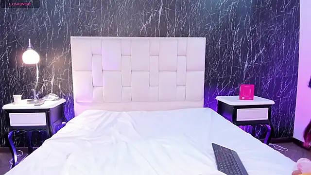 Snapshot of ViolettConnor-x chatting on October 2025 08:50:02 PM ViolettConnor-x online show from October 2025 08:50:02 PM