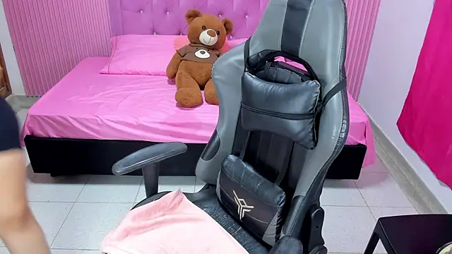 Missy 22 online show from November 2025 03:12:01 PM