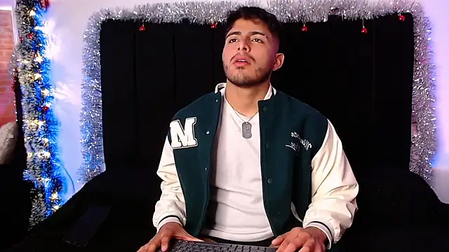 Snapshot of jaiden_thoner chatting on December 2025 04:04:02 AM jaiden thoner online show from December 2025 04:04:02 AM