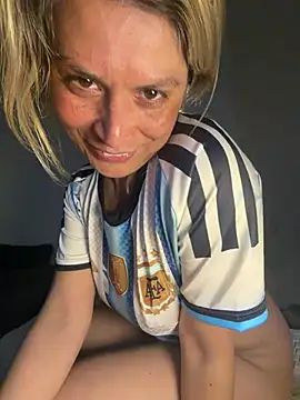 Romy-R-O online show from July 2026 02:40:02 AM