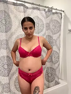 Snapshot of Synne chatting on October 2025 01:35:02 AM Synne online show from October 2025 01:35:02 AM