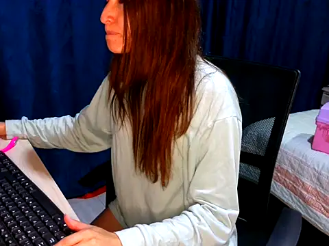 Snapshot of KendallTwisTx chatting on November 2025 03:43:01 AM KendallTwisTx online show from November 2025 03:43:01 AM