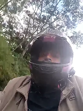 yuhenthr online show from October 2025 10:06:01 PM