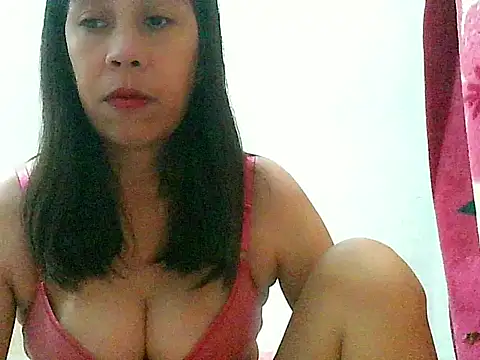 Snapshot of nhicole4u chatting on November 2025 01:26:02 PM nhicole4u online show from November 2025 01:26:02 PM