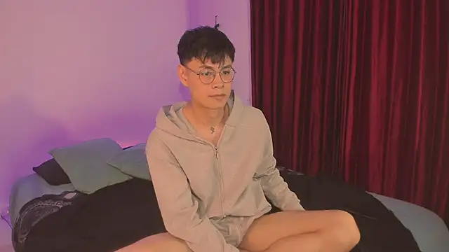 estmonnn online show from November 2025 12:05:02 AM