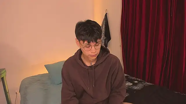 estmonnn online show from November 2025 12:04:02 AM