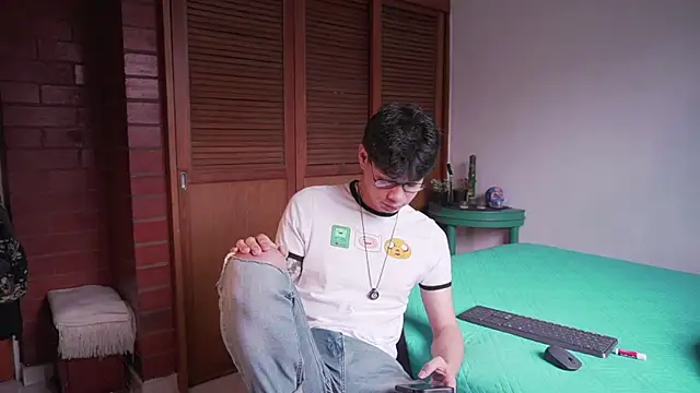 estmonnn online show from March 2026 07:37:01 PM