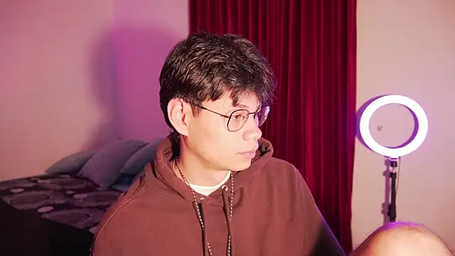 estmonnn online show from April 2026 12:12:01 AM