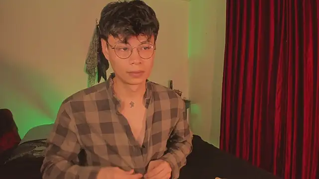 estmonnn online show from December 2025 12:04:01 AM