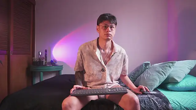 estmonnn online show from March 2026 10:37:01 PM