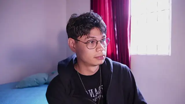 estmonnn online show from February 2026 10:04:02 PM