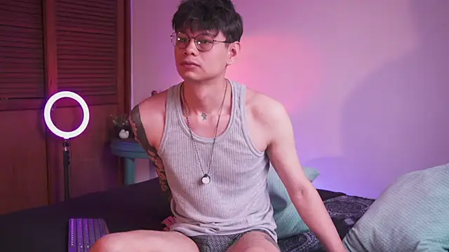 estmonnn online show from February 2026 09:58:01 PM