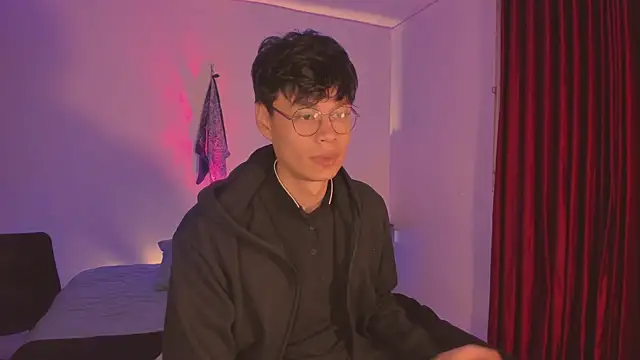 estmonnn online show from December 2025 01:22:01 AM