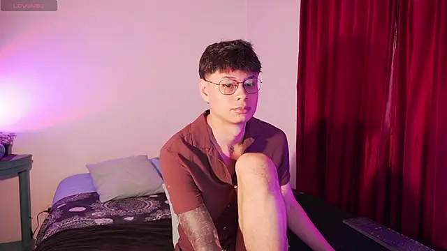 estmonnn online show from April 2026 10:36:01 PM