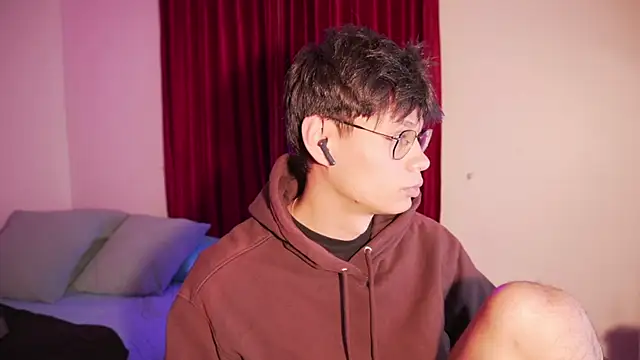 estmonnn online show from April 2026 12:34:01 AM