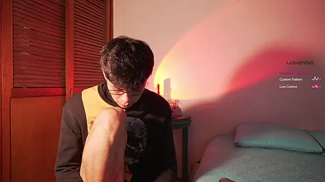 estmonnn online show from April 2026 10:47:02 PM