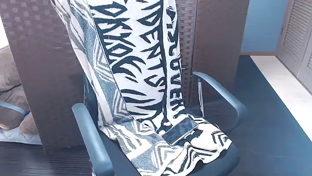 YUNONNON online show from November 2025 12:28:02 AM