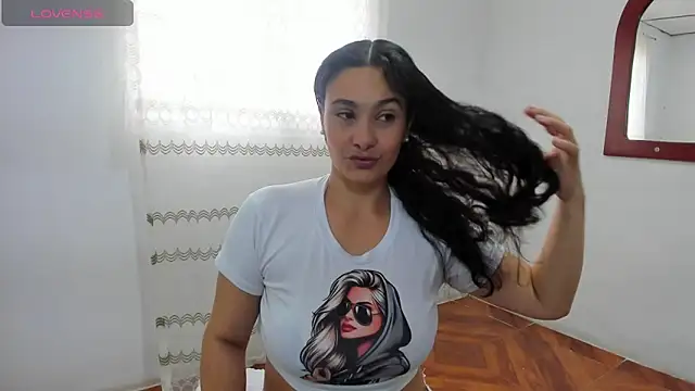 Isa-Giraldo online show from March 2026 01:47:01 PM