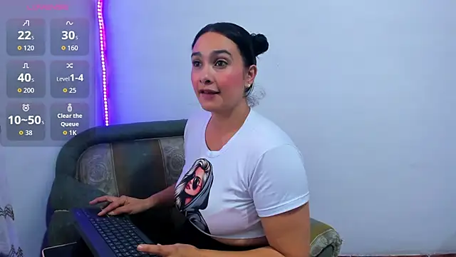 Isa-Giraldo online show from November 2025 08:56:02 PM