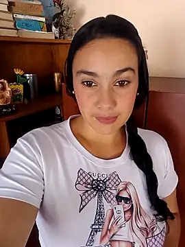 Isa-Giraldo online show from November 2025 03:16:02 PM