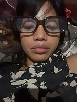 hottiebabe23 online show from December 2025 07:28:02 PM