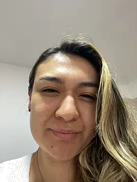 Im-Lola online show from November 2025 11:24:02 AM