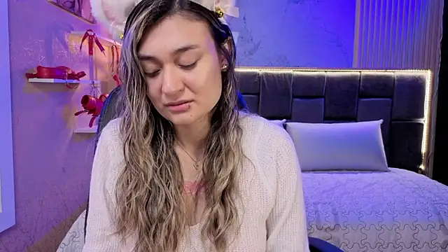 Im-Lola online show from November 2025 08:45:02 PM