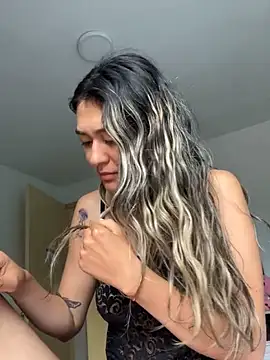 Im-Lola online show from April 2026 01:40:01 PM