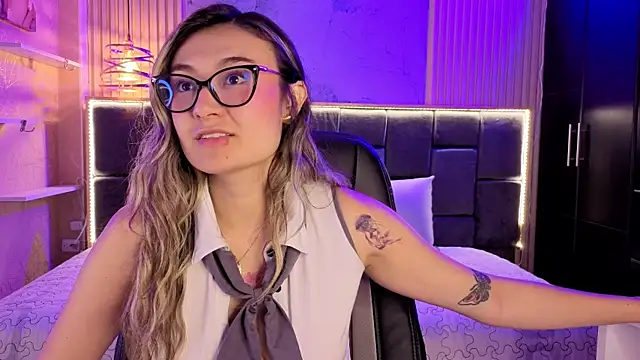 Im-Lola online show from November 2025 09:30:01 PM