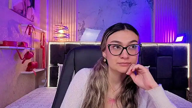 Im-Lola online show from December 2025 08:33:01 PM