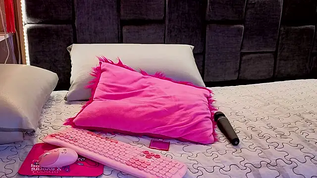 Im-Lola online show from March 2026 10:15:02 AM