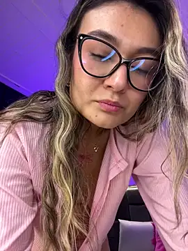 Im-Lola online show from December 2025 08:04:02 PM