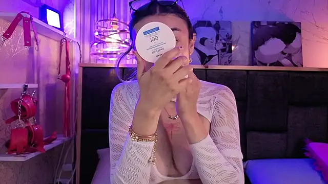 Im-Lola online show from April 2026 10:11:01 PM