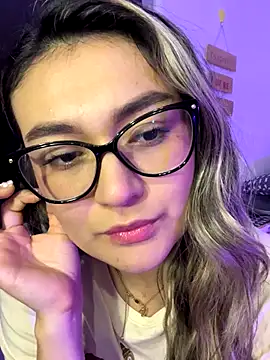 Im-Lola online show from November 2025 11:05:02 PM