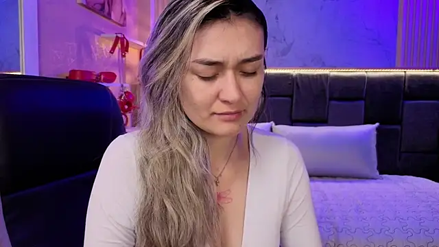 Im-Lola online show from November 2025 08:19:01 PM