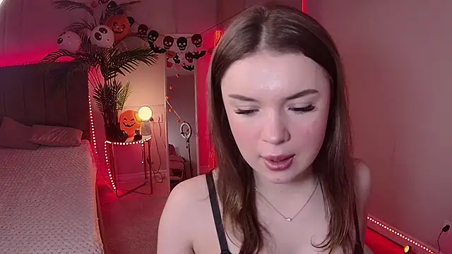 Snapshot of Alice_Bloome chatting on November 2025 05:47:02 AM Alice Bloome online show from November 2025 05:47:02 AM