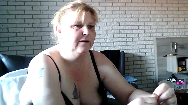 Sylviastar46 online show from April 2026 08:42:01 AM