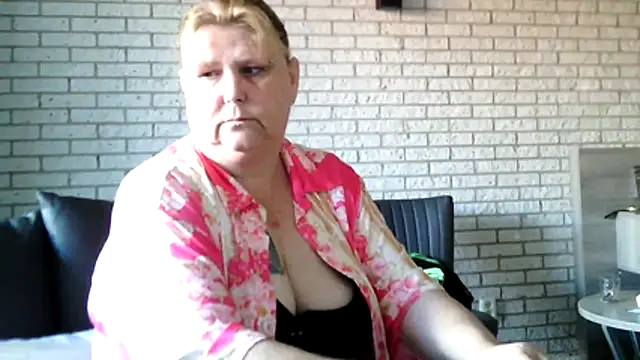 Sylviastar46 online show from April 2026 08:41:01 AM