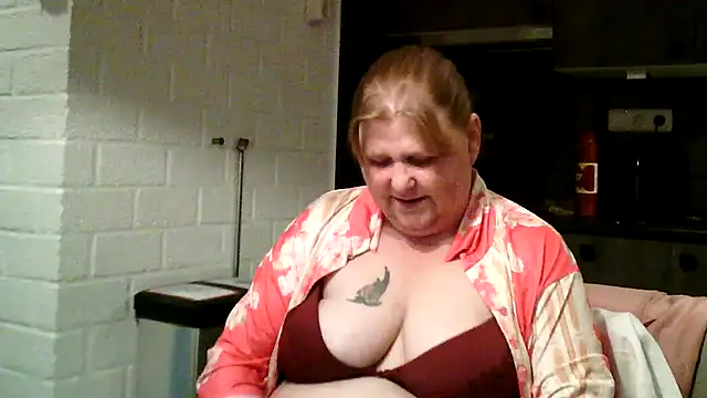Sylviastar46 online show from May 2026 07:39:01 PM