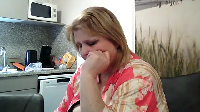 Sylviastar46 online show from April 2026 07:26:02 AM