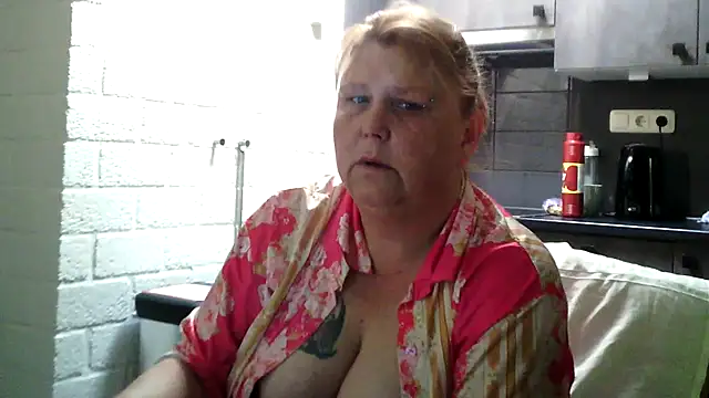 Sylviastar46 online show from May 2026 09:13:01 AM