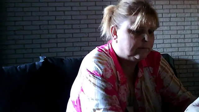 Sylviastar46 online show from April 2026 07:10:01 AM