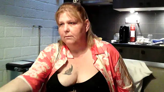 Sylviastar46 online show from May 2026 06:01:02 PM